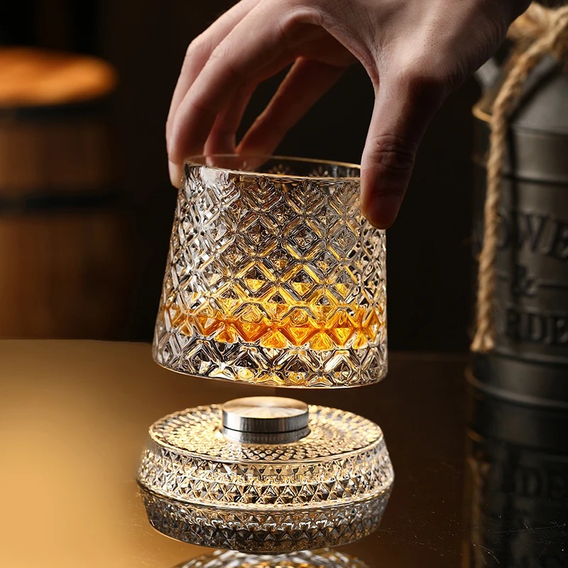 Yamazaki Home Bathroom Storage - Rotierende Whiskygläser mit Glasbasis, 360 Grad